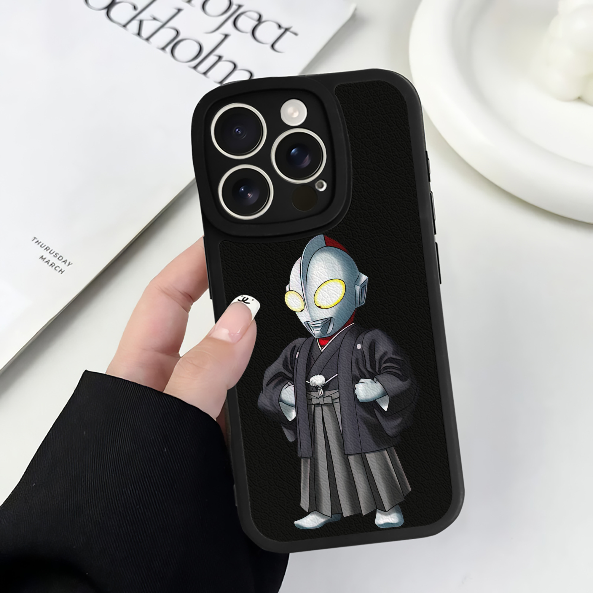 （画像用） ウルトラマン Ultraman 【iPhone 16シリーズ対応】シリコンスマホケース（レザー調） 材質：シリコン